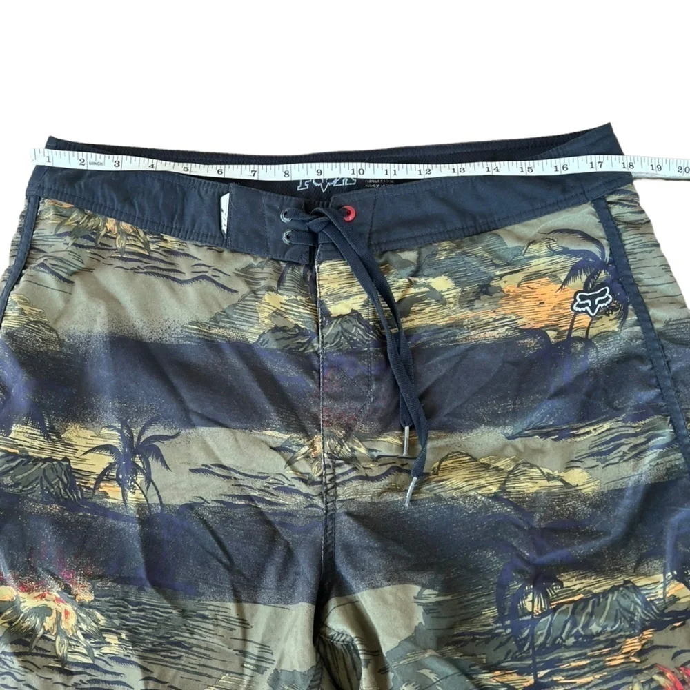 FOX Racing Dark Hawaiian Tropical Boardshorts Green Black 9” Inseam Size 34 GUC